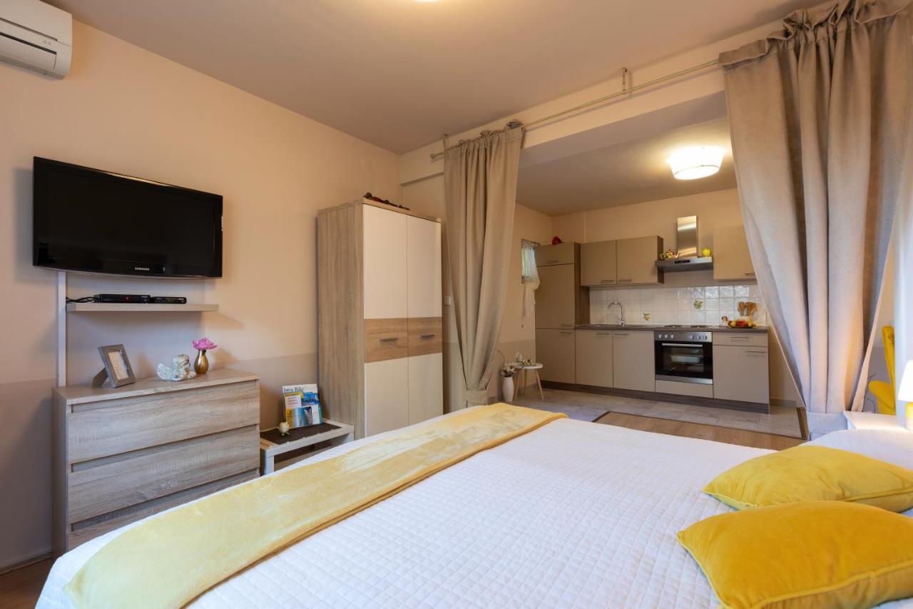רוביני Apartments Javor מראה חיצוני תמונה